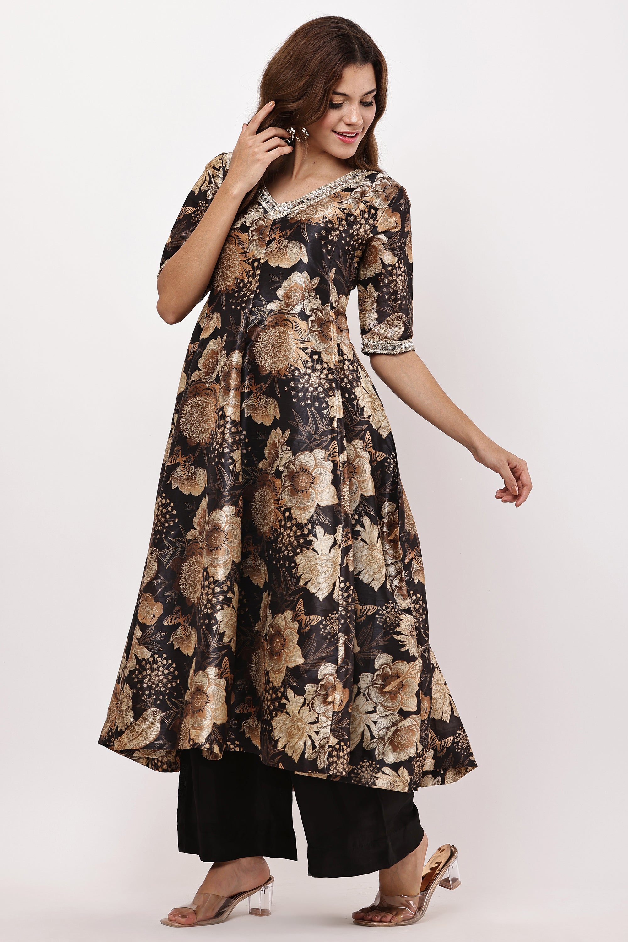 Women Black & Gold-Toned Floral Printed & Embellished Anarkali Kurta Set